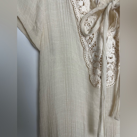 Cream Lace-Trimmed Women's Top with Bow Tie - Picture 4 of 14